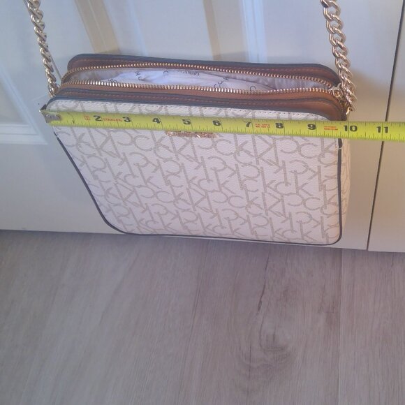 Calvin Klein Crossbody - NWT - Picture 3 of 6